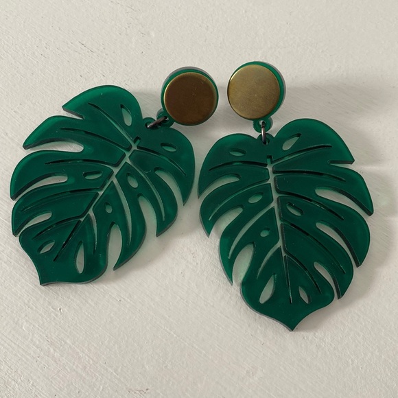 Jennifer Loiselle Lucite Monstera earrings - Picture 1 of 3
